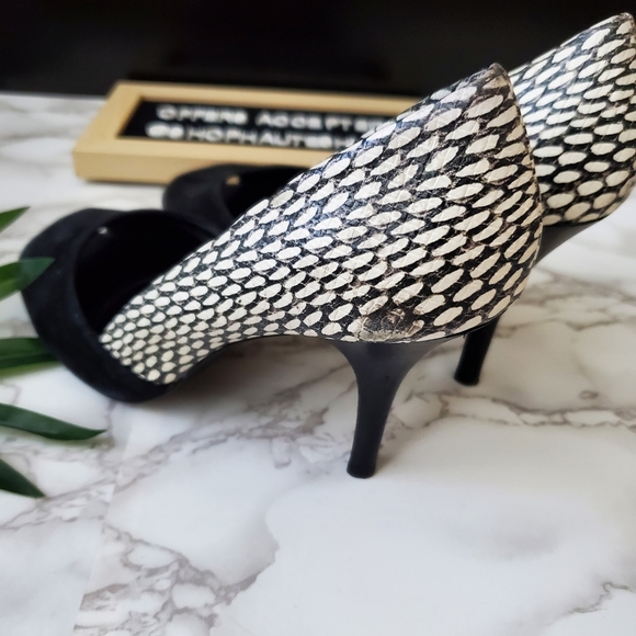Tahari Peep Toe Pumps - Picture 9 of 10